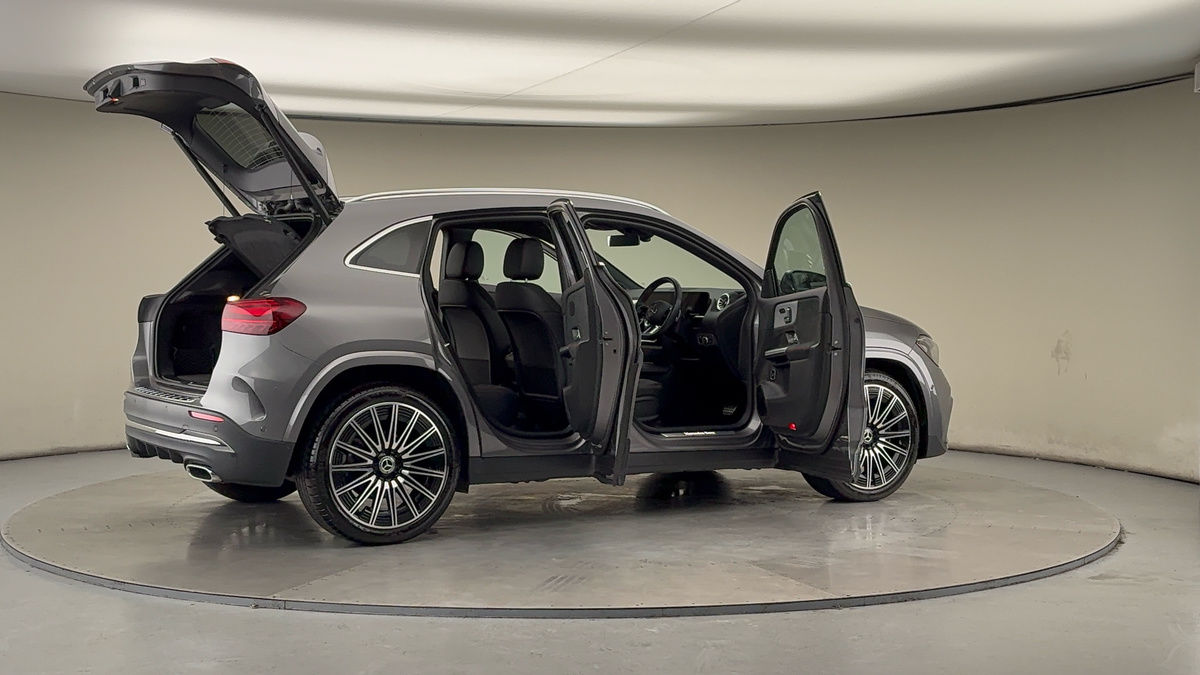 More views of Mercedes-Benz GLA