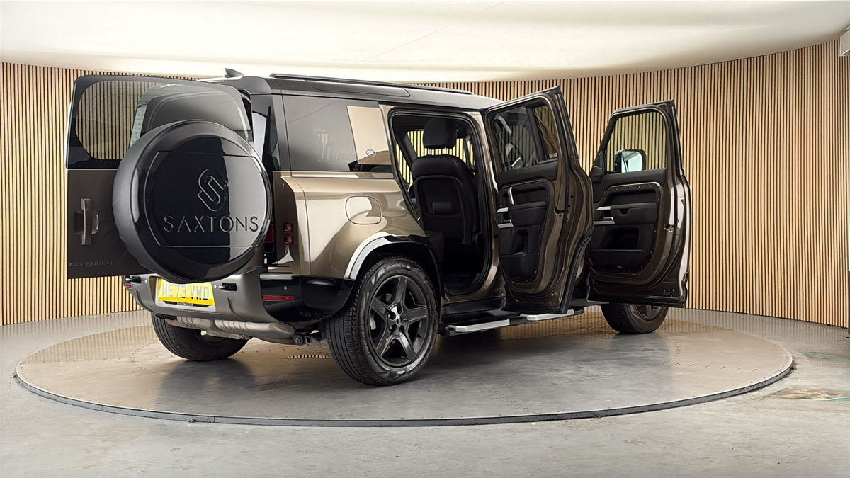 More views of Land Rover Defender 110