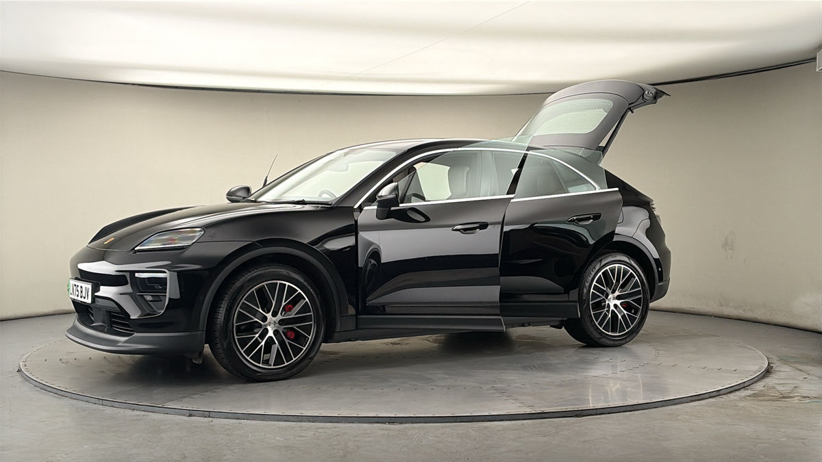 More views of Porsche Macan