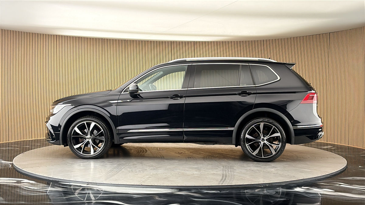More views of Volkswagen Tiguan Allspace
