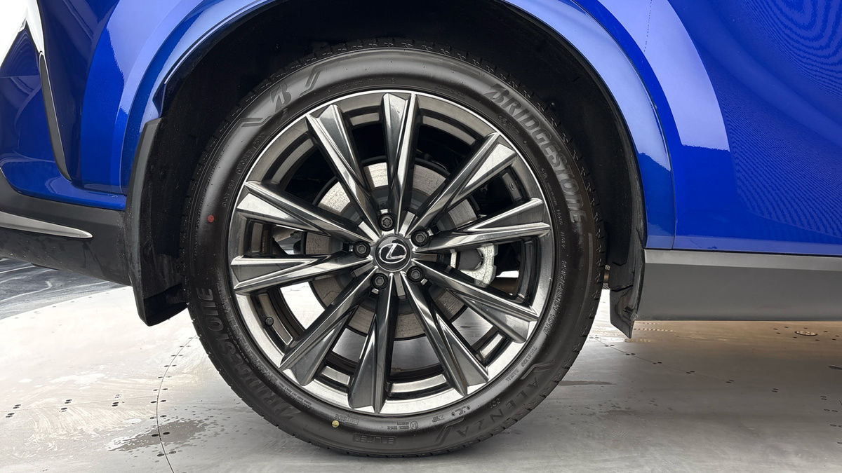 Lexus RX Image 10