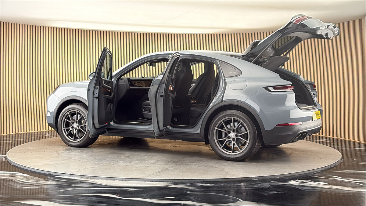 More views of Porsche Cayenne