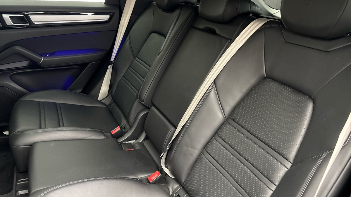 Porsche Cayenne Image 8