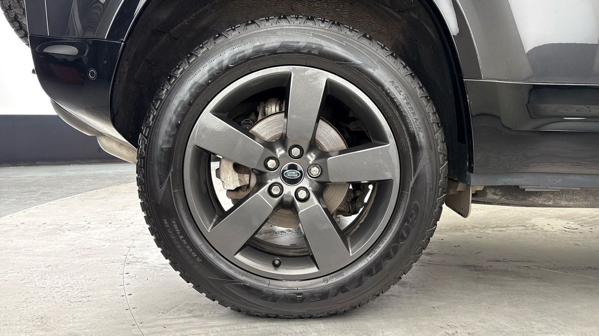 Land Rover Defender 110 Image 10