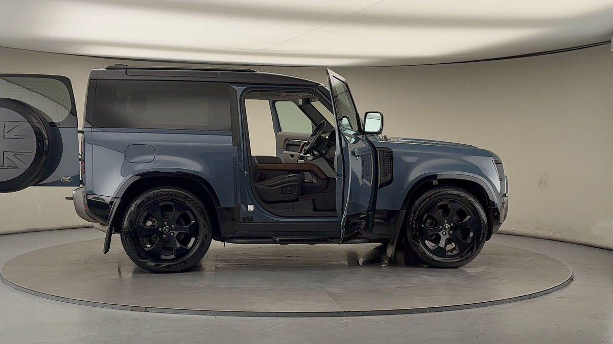 More views of Land Rover Defender 90