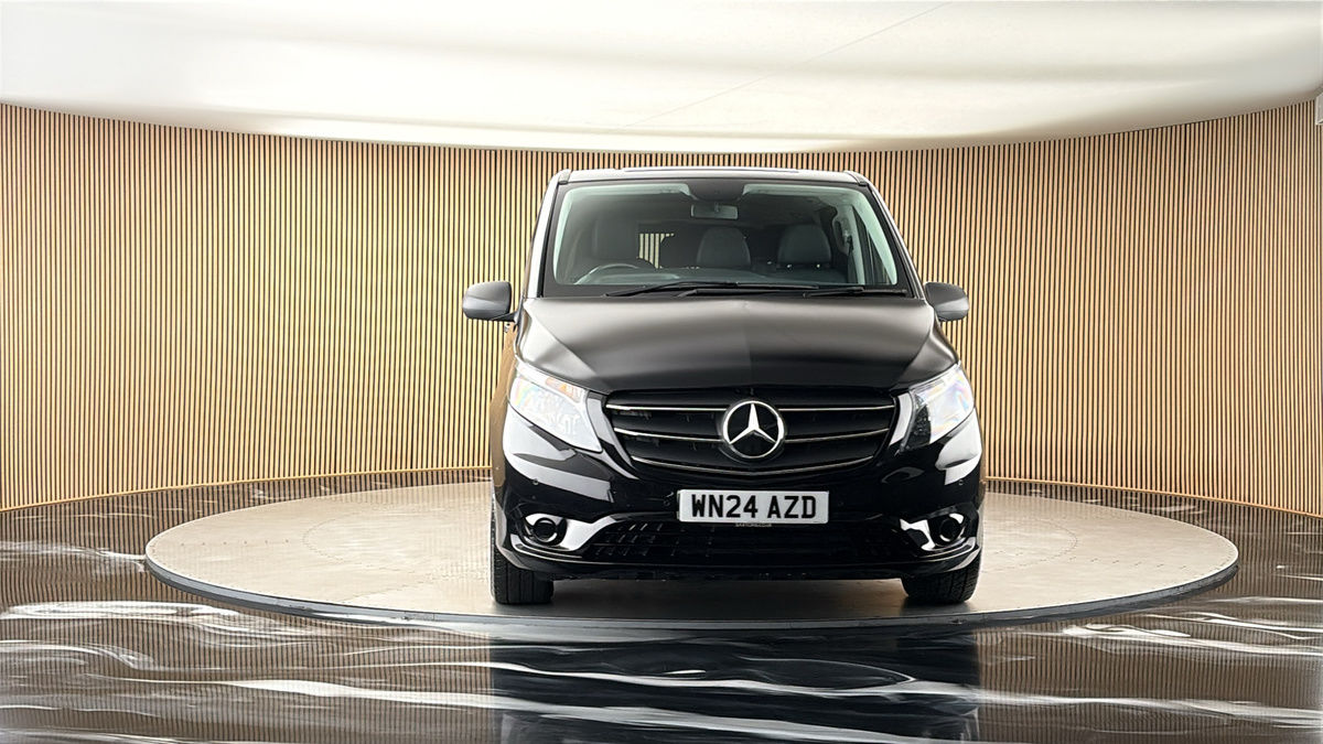 More views of Mercedes-Benz Vito