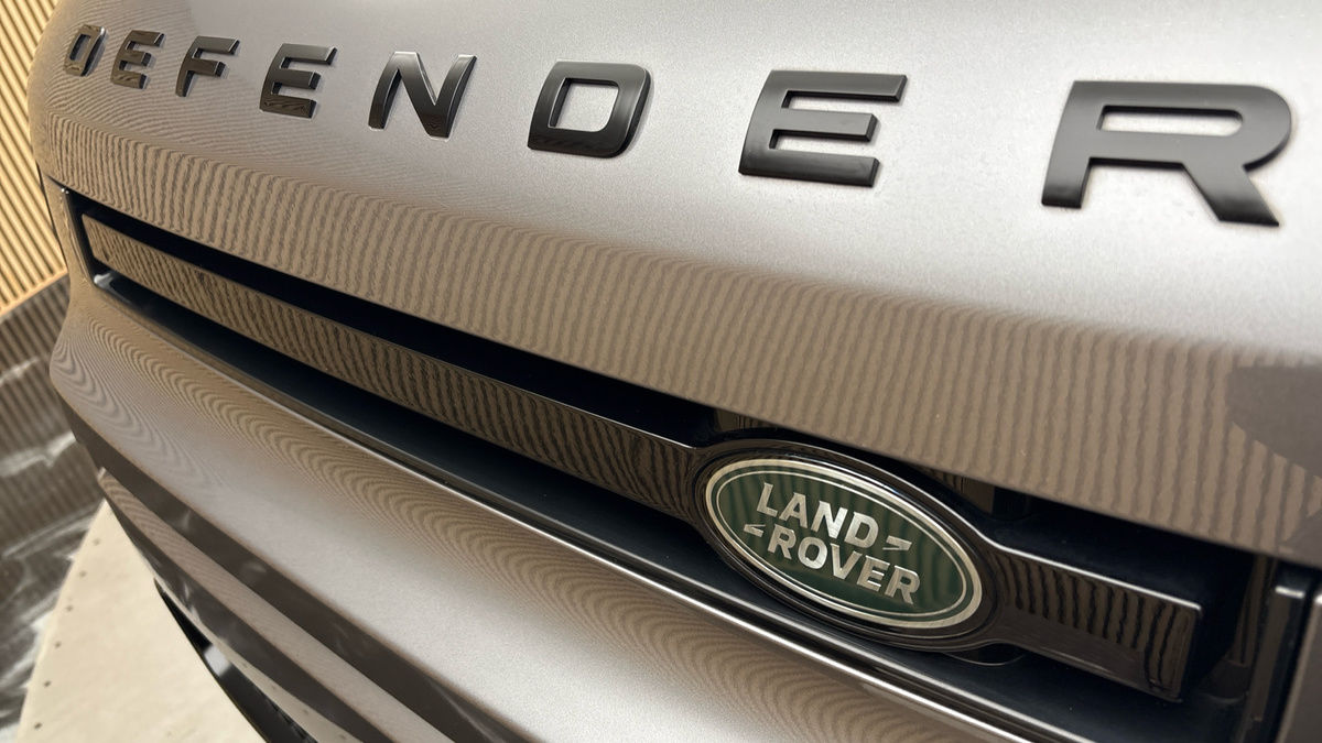 Land Rover Defender 90 Image 24