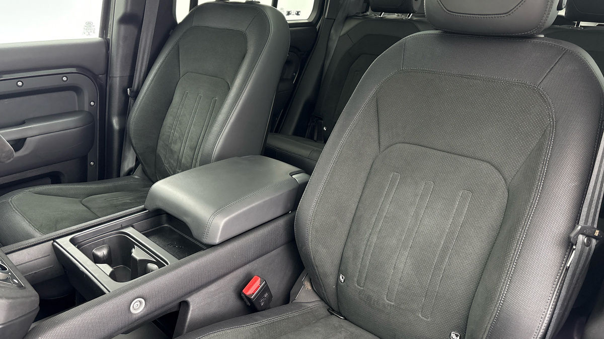 Land Rover Defender 110 Urban Image 14