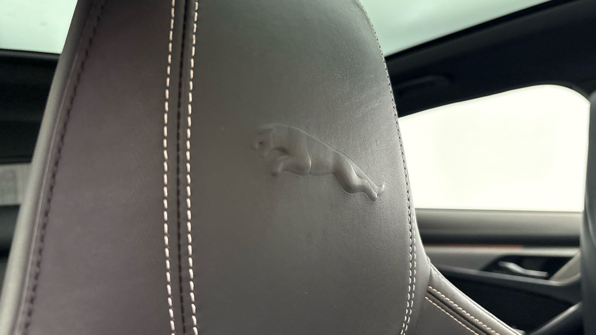 Jaguar F-PACE Image 25