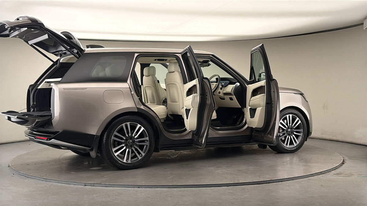 More views of Land Rover Range Rover