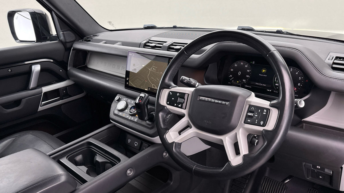 Land Rover Defender 110 Image 5