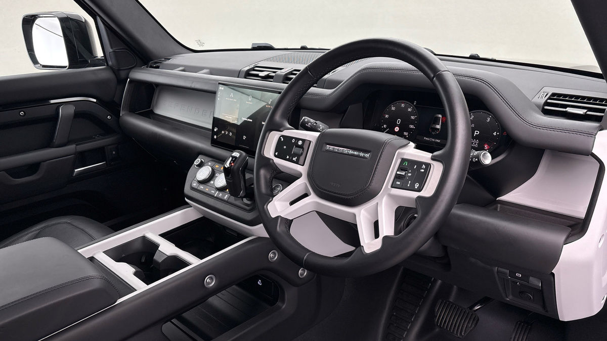 Land Rover Defender 130 Urban Image 5