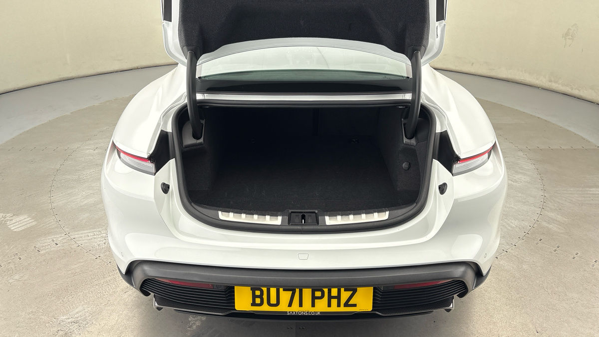 Porsche Taycan Image 12