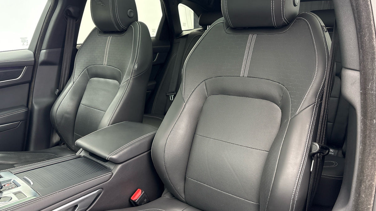 Jaguar F-PACE Image 7