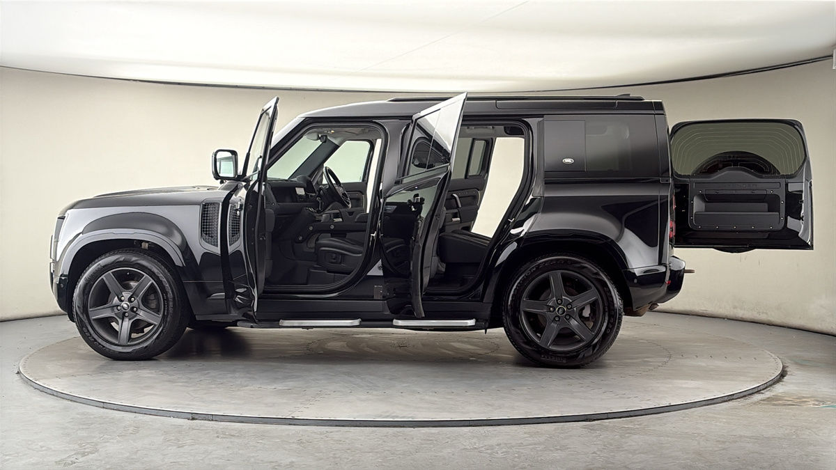 More views of Land Rover Defender 110