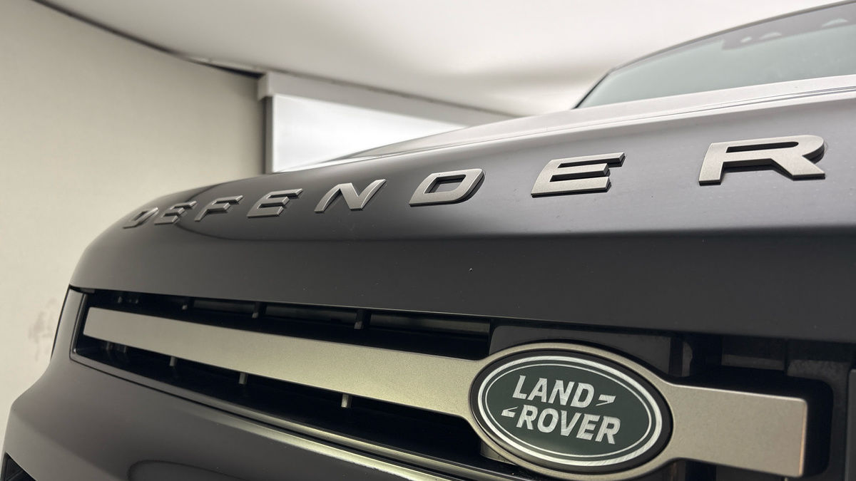 Land Rover Defender 130 Image 24
