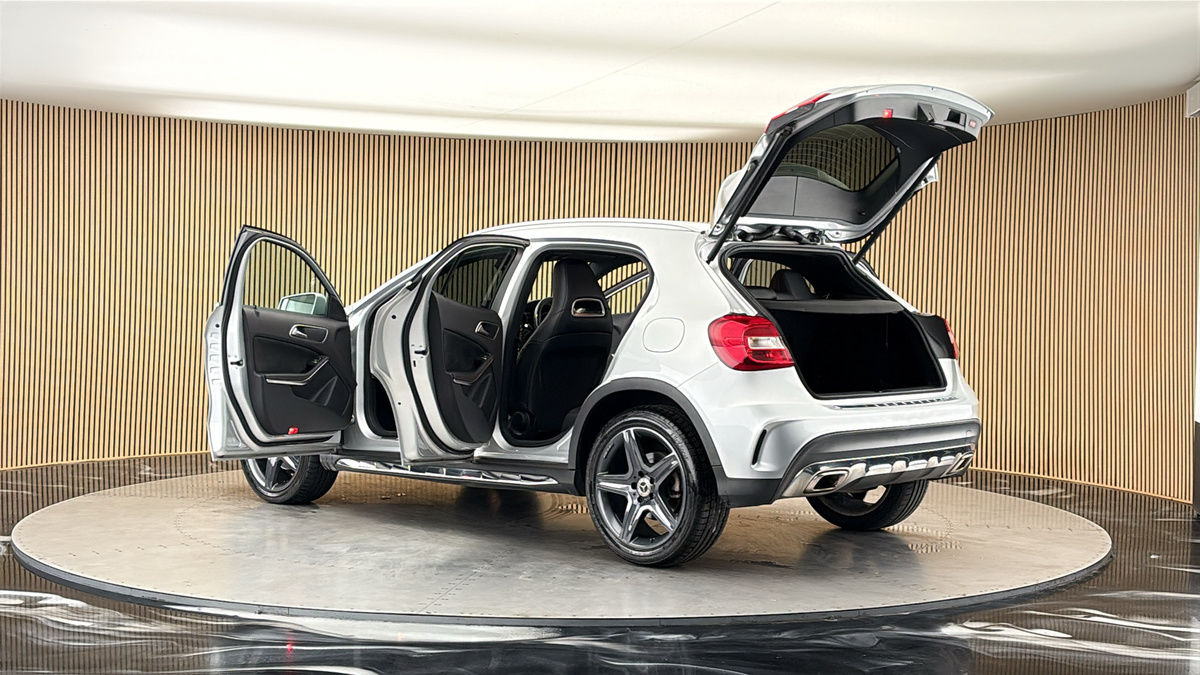 More views of Mercedes-Benz GLA