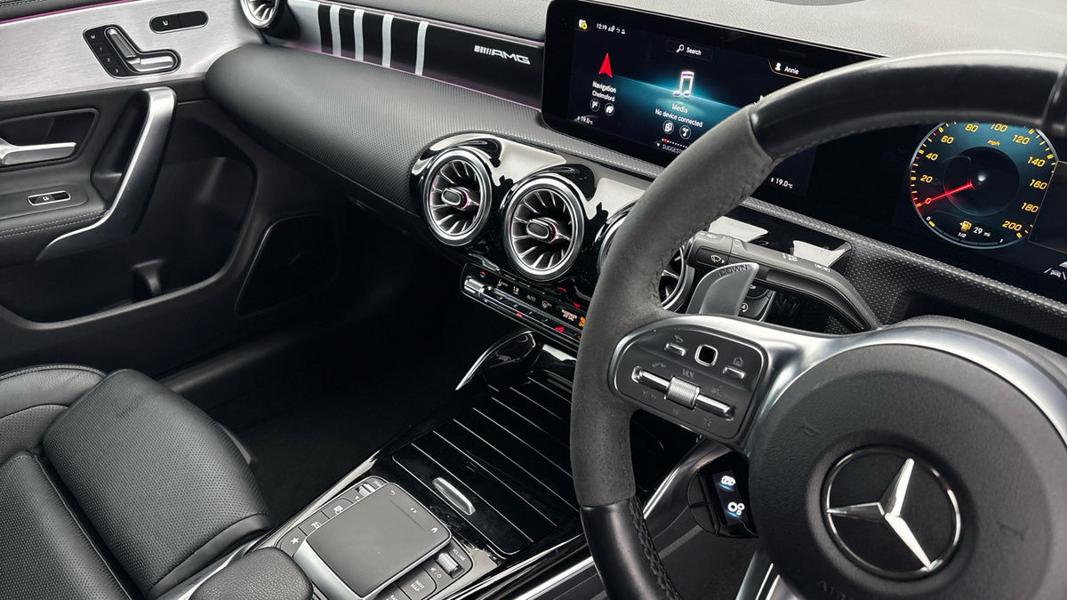 Mercedes-Benz CLA Image 18