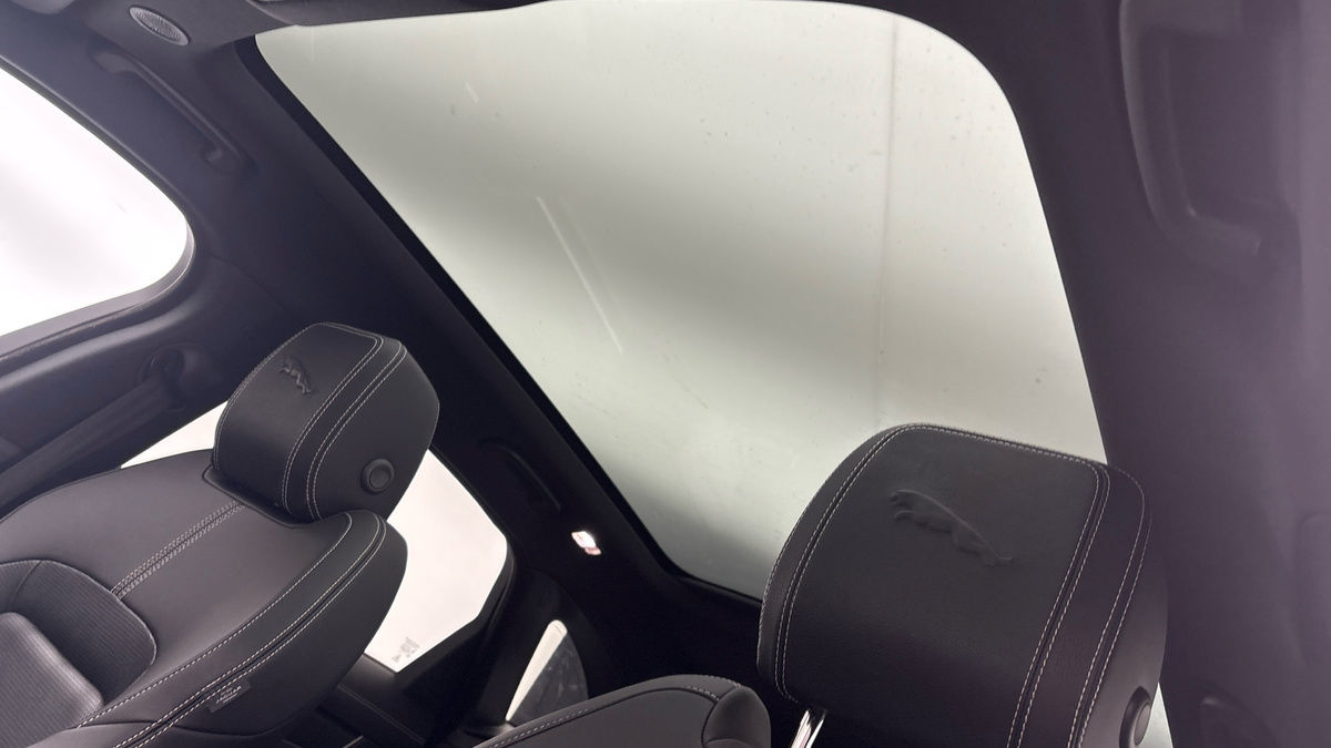 Jaguar F-PACE Image 6