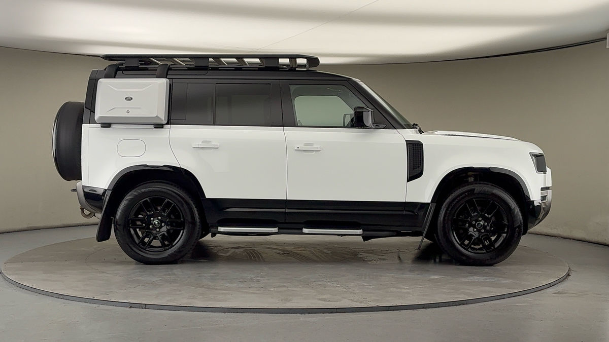 Land Rover Defender 110 Image 16