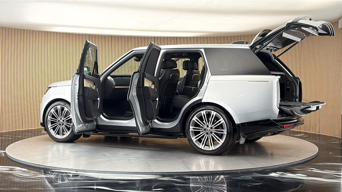 More views of Land Rover Range Rover