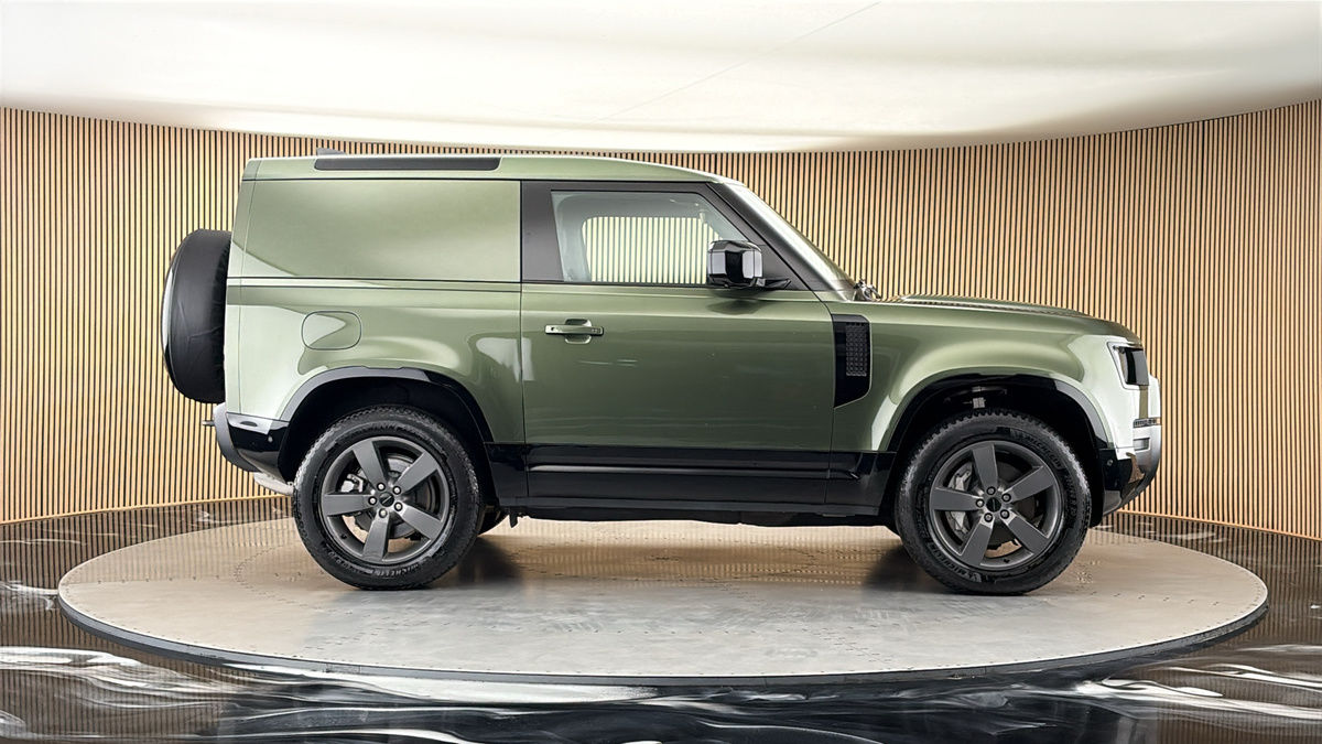 Land Rover Defender 90 Image 16
