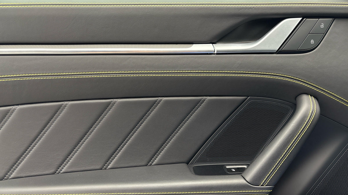 Porsche 911 Image 19