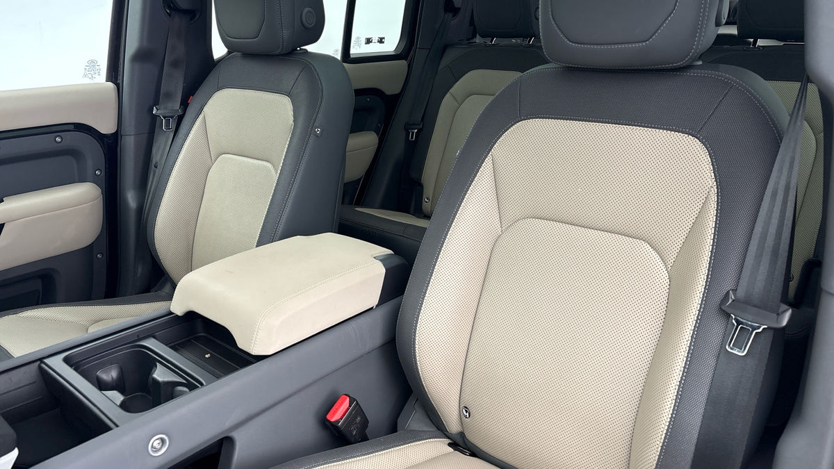 Land Rover Defender 110 Urban Image 7