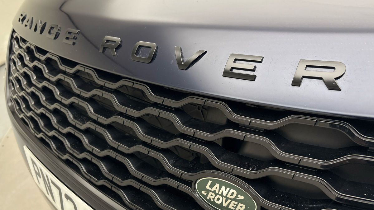 Land Rover Range Rover Velar Image 24