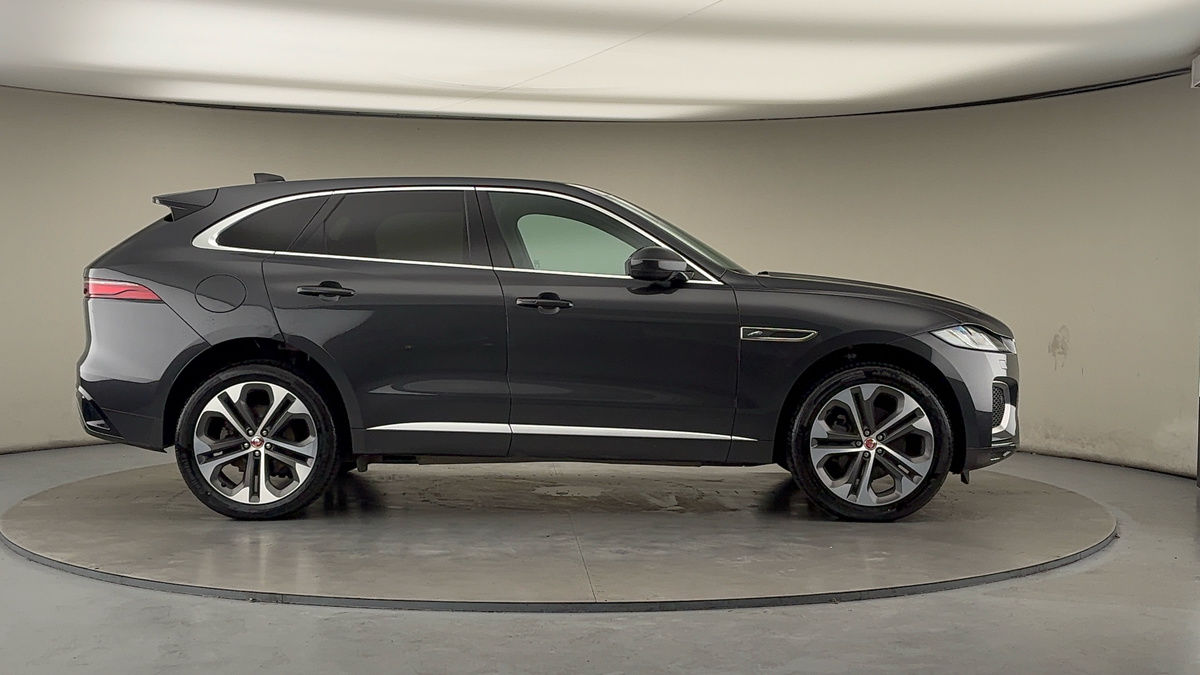 Jaguar F-PACE Image 16