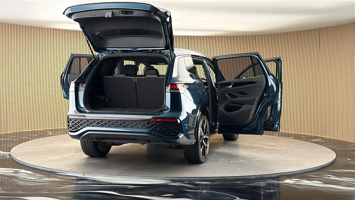 More views of Volkswagen Tayron
