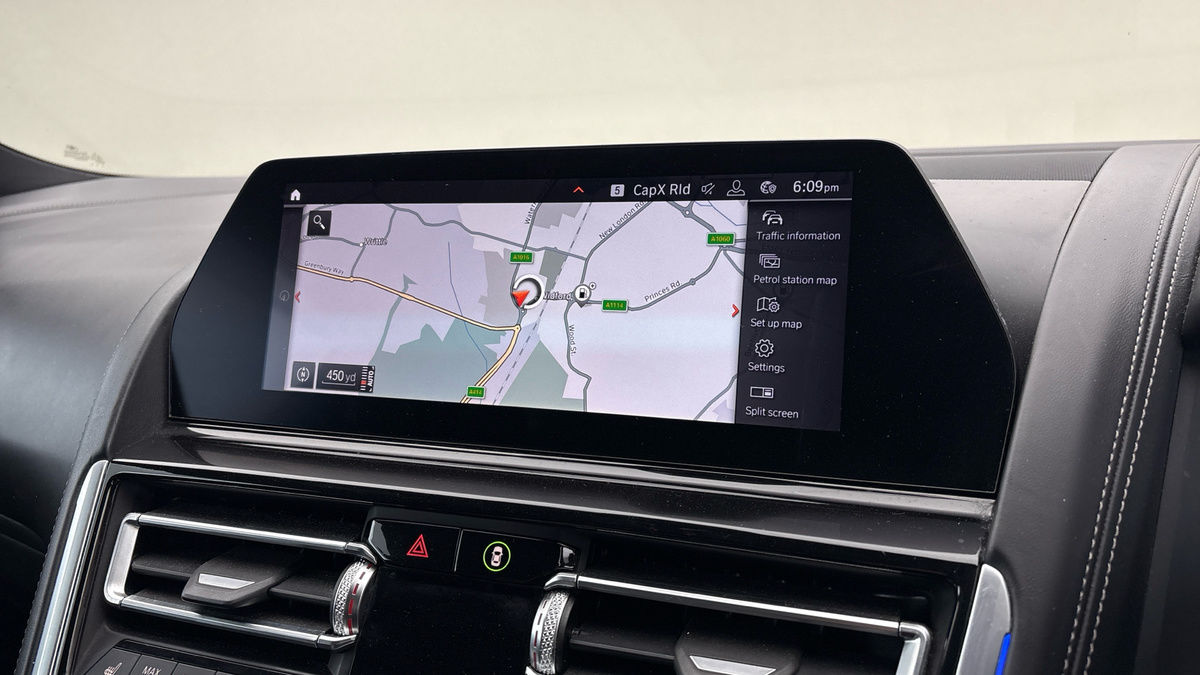 BMW 8 Series Image 17