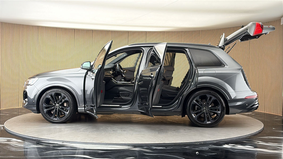 More views of Audi Q7