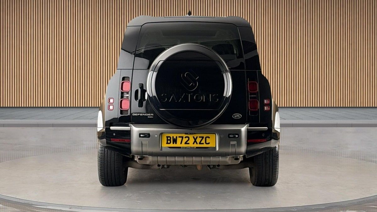 Land Rover Defender 110 Image 4