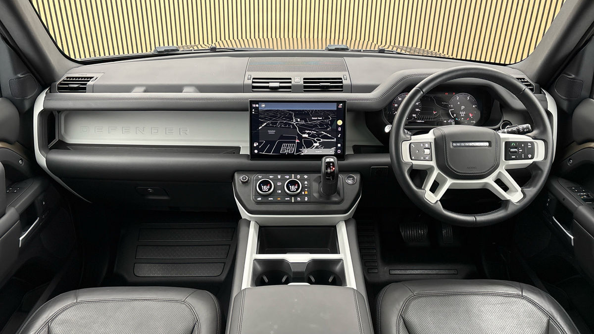 Land Rover Defender 110 Image 12