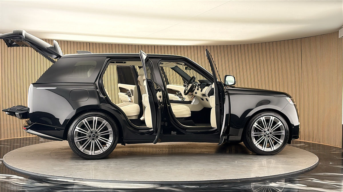 More views of Land Rover Range Rover