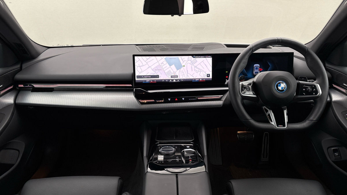 BMW 5 Series Image 12