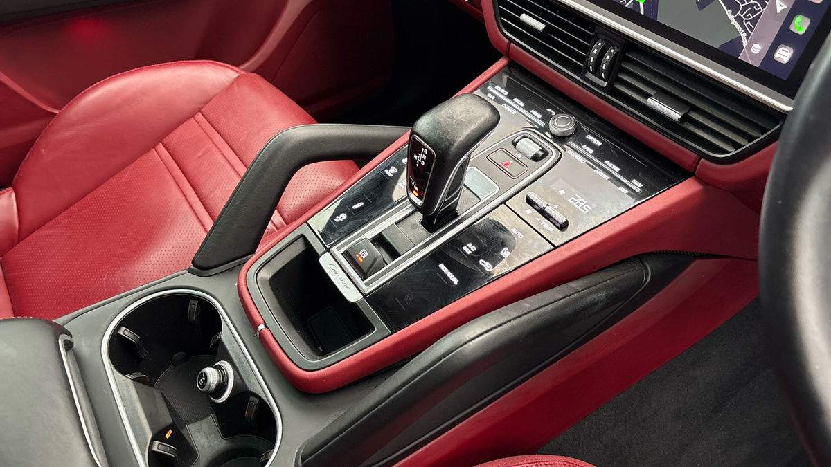 Porsche Cayenne Image 18