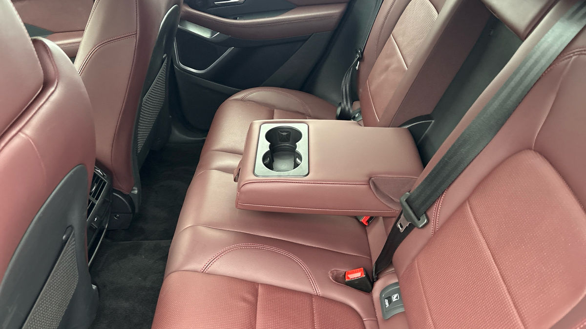 Jaguar E-PACE Image 9