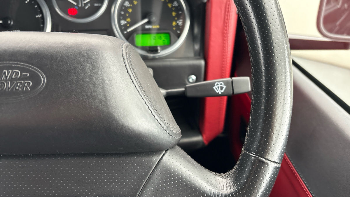 Land Rover Defender 90 Image 14