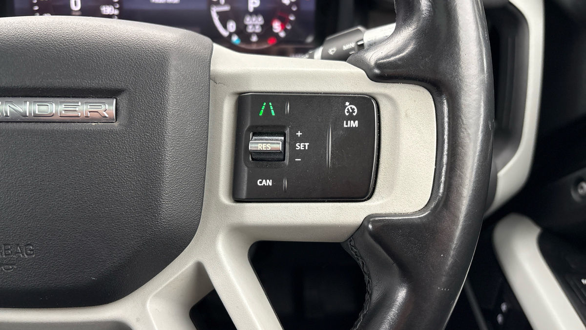 Land Rover Defender 110 Image 14