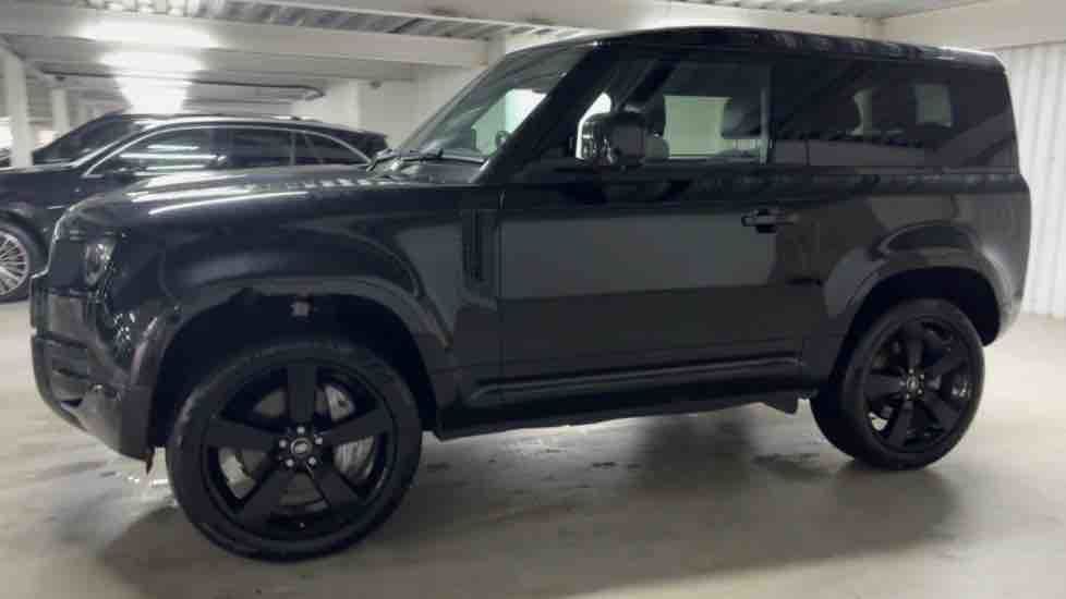 More views of Land Rover Defender 90