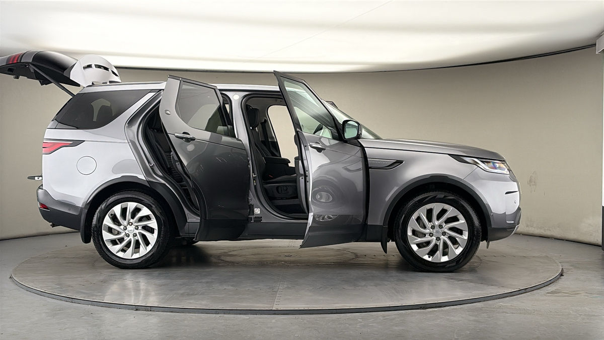 More views of Land Rover Discovery