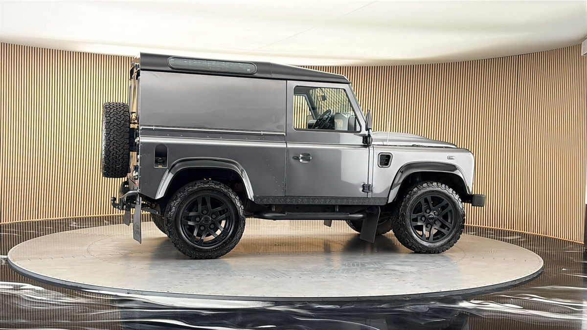 More views of Land Rover Defender 90