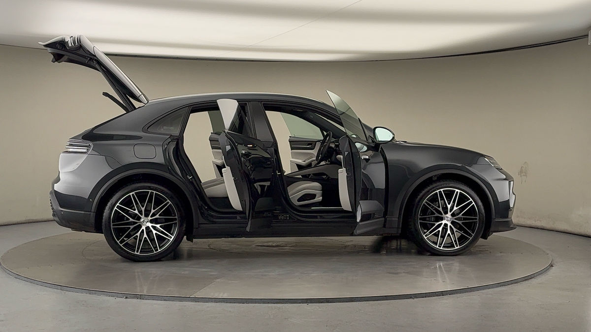 More views of Porsche Macan