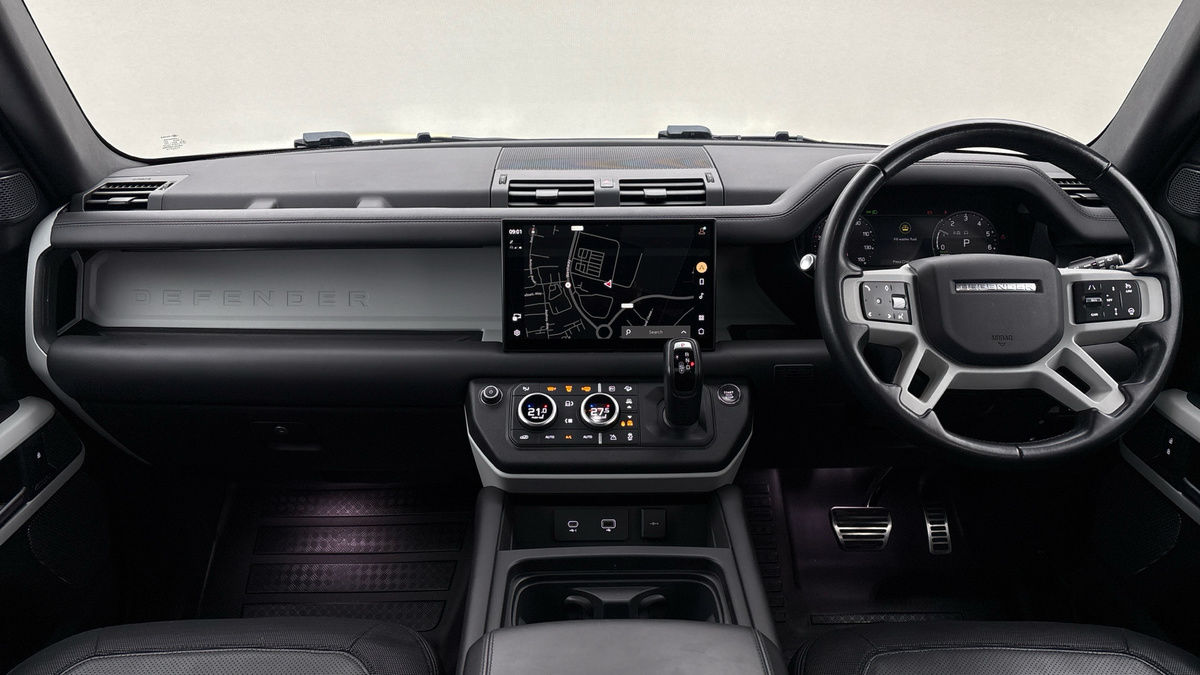 Land Rover Defender 110 Image 12