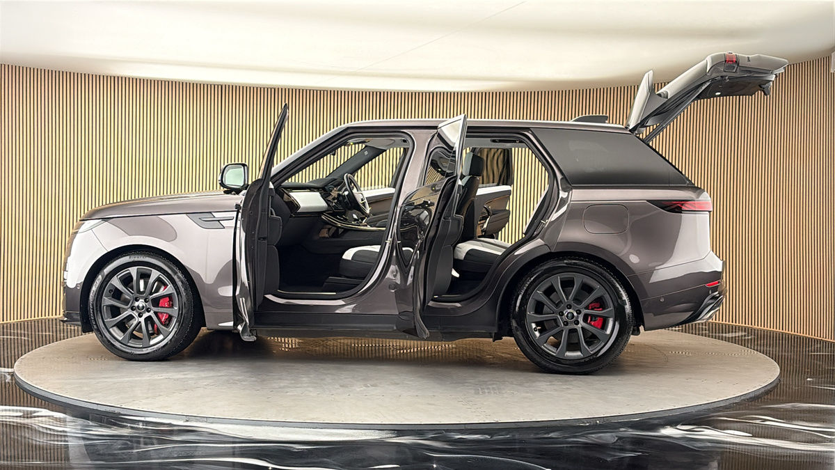 More views of Land Rover Range Rover Sport