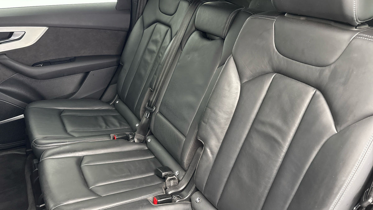 Audi Q7 Image 8
