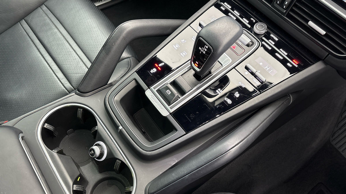 Porsche Cayenne Image 18