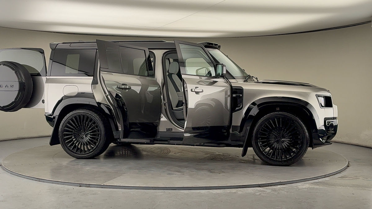 More views of Land Rover Defender 110